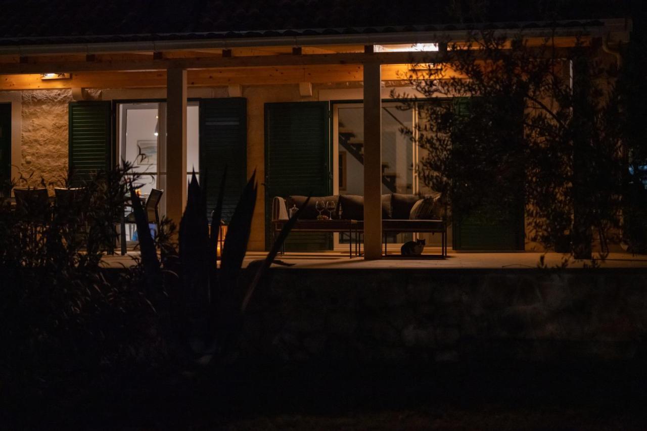 Villa Mista Sutivan Exterior foto