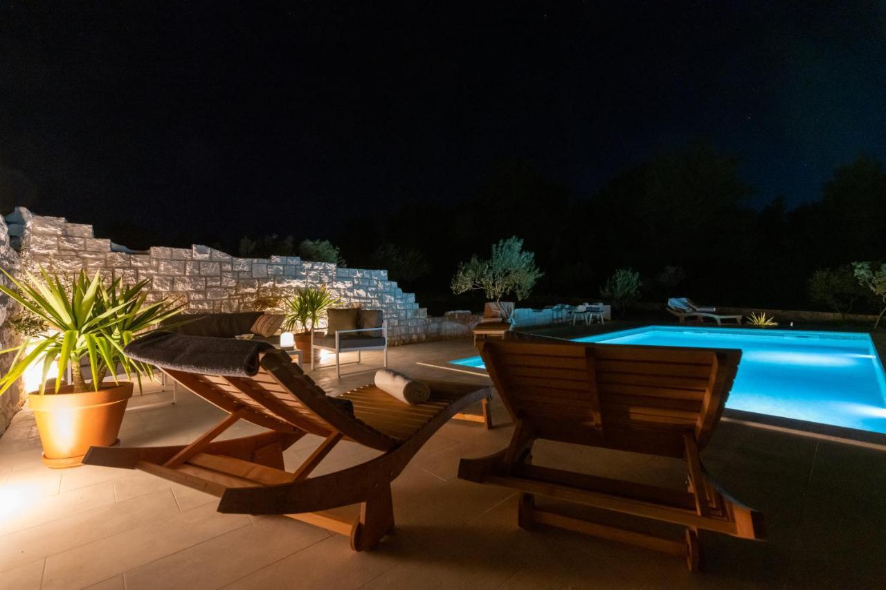 Villa Mista Sutivan Exterior foto